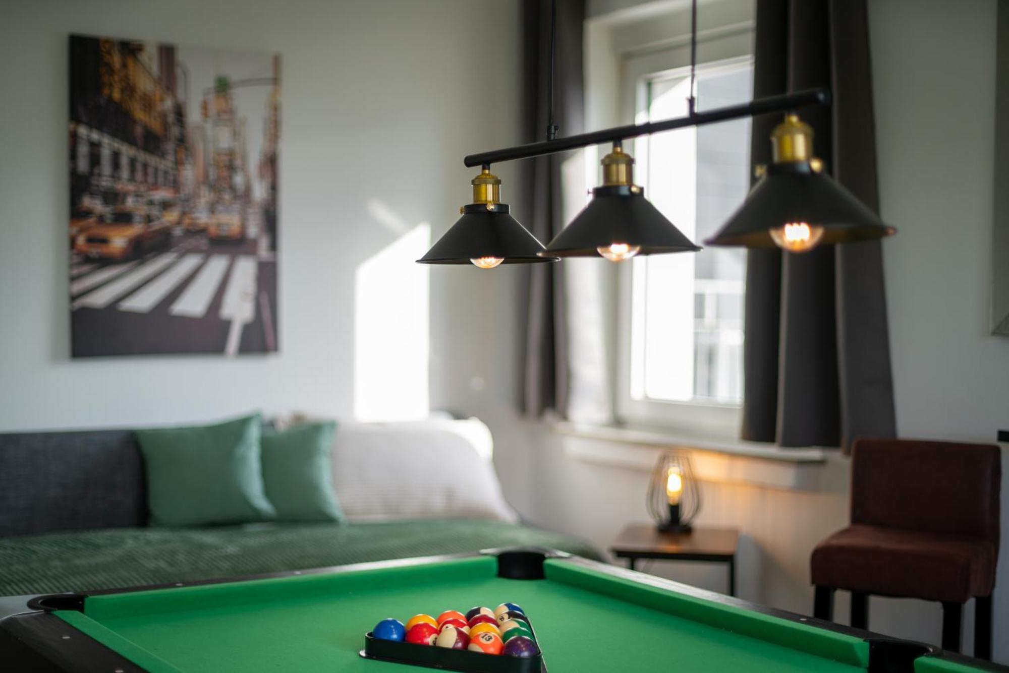 Homely-Apartment Manhattanart, Zentral, Parkplatz, Billard,Ps4, Dart, Balkon Bielefeld Eksteriør billede